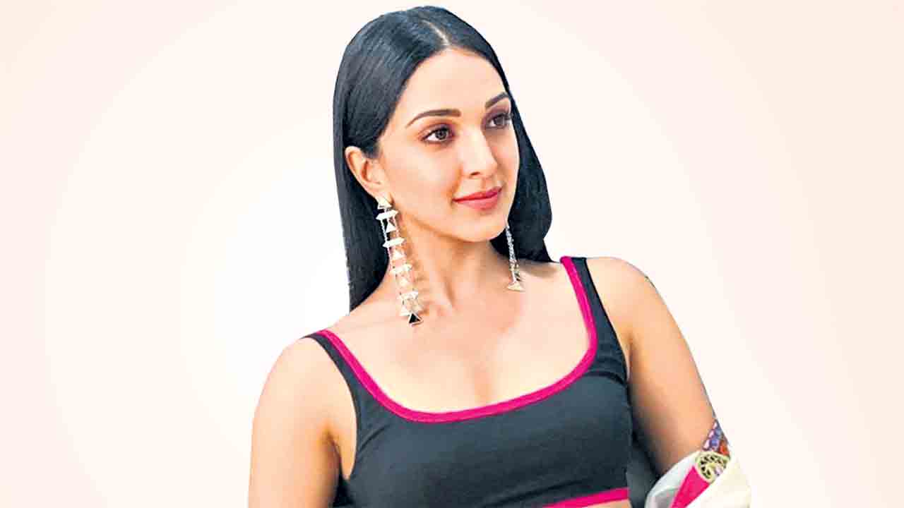 Kiara Advani | ఆ టైంలో కియారా చేసిన ప‌నికి బ్లాక్ లిస్ట్‌లో పెట్టారంట‌