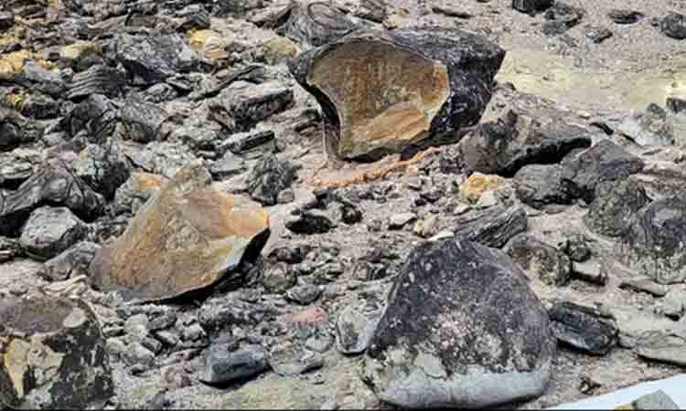 Killing Stone | బండరాయి పగిలిందని.. భయంతో వణికిపోతున్న ప్రజలు.. ఎందుకంటే?