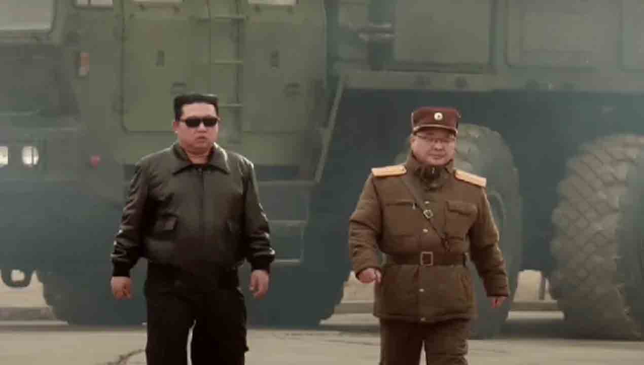 Watch: లెదర్ జాకెట్, సన్ గ్లాసెస్, భారీ క్షిపణి… హాలీవుడ్‌ సినిమా చూపించిన కిమ్‌