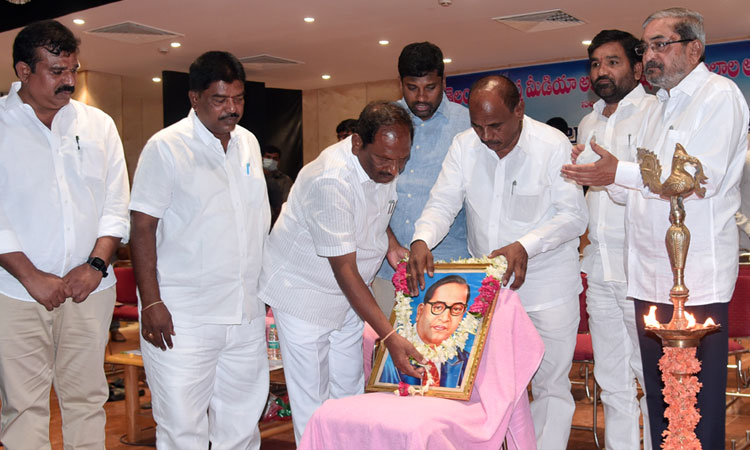 సామాజిక మార్పు కోసమే దళితబంధు