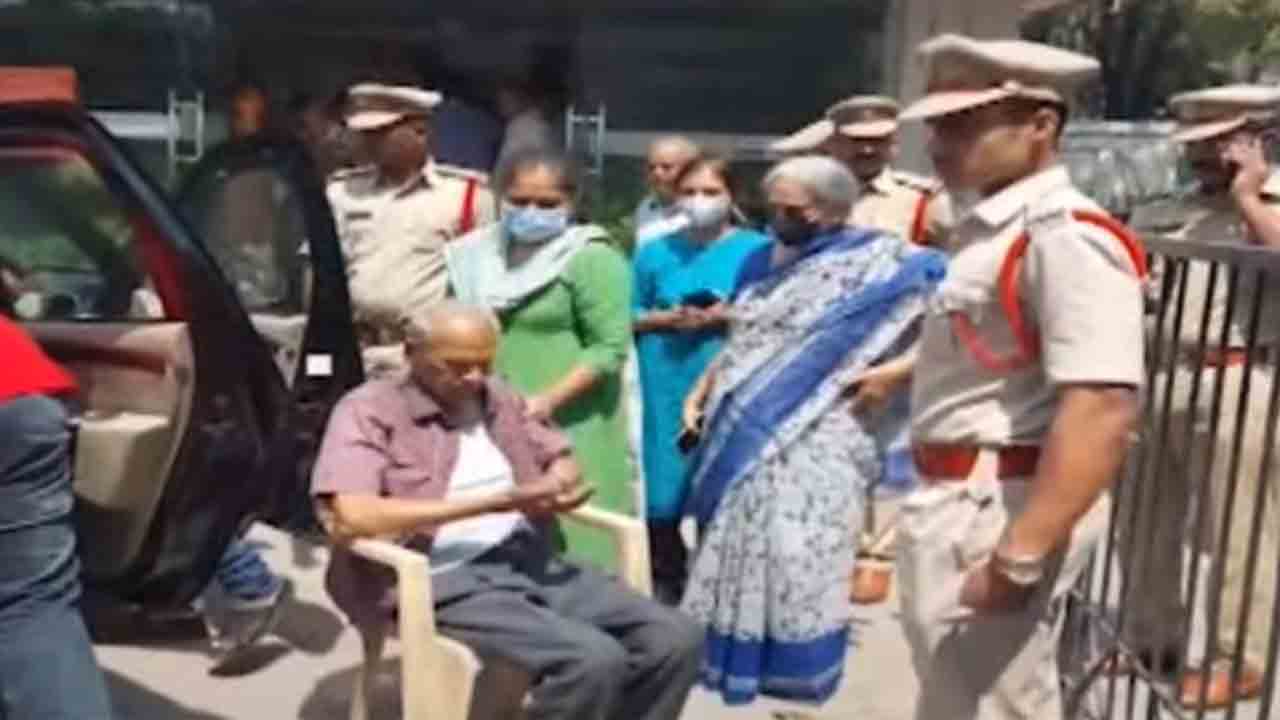 18 గంట‌ల పాటు బ్యాంకు లాక‌ర్‌లోనే వృద్ధుడు.. అస‌లేం జ‌రిగింది?