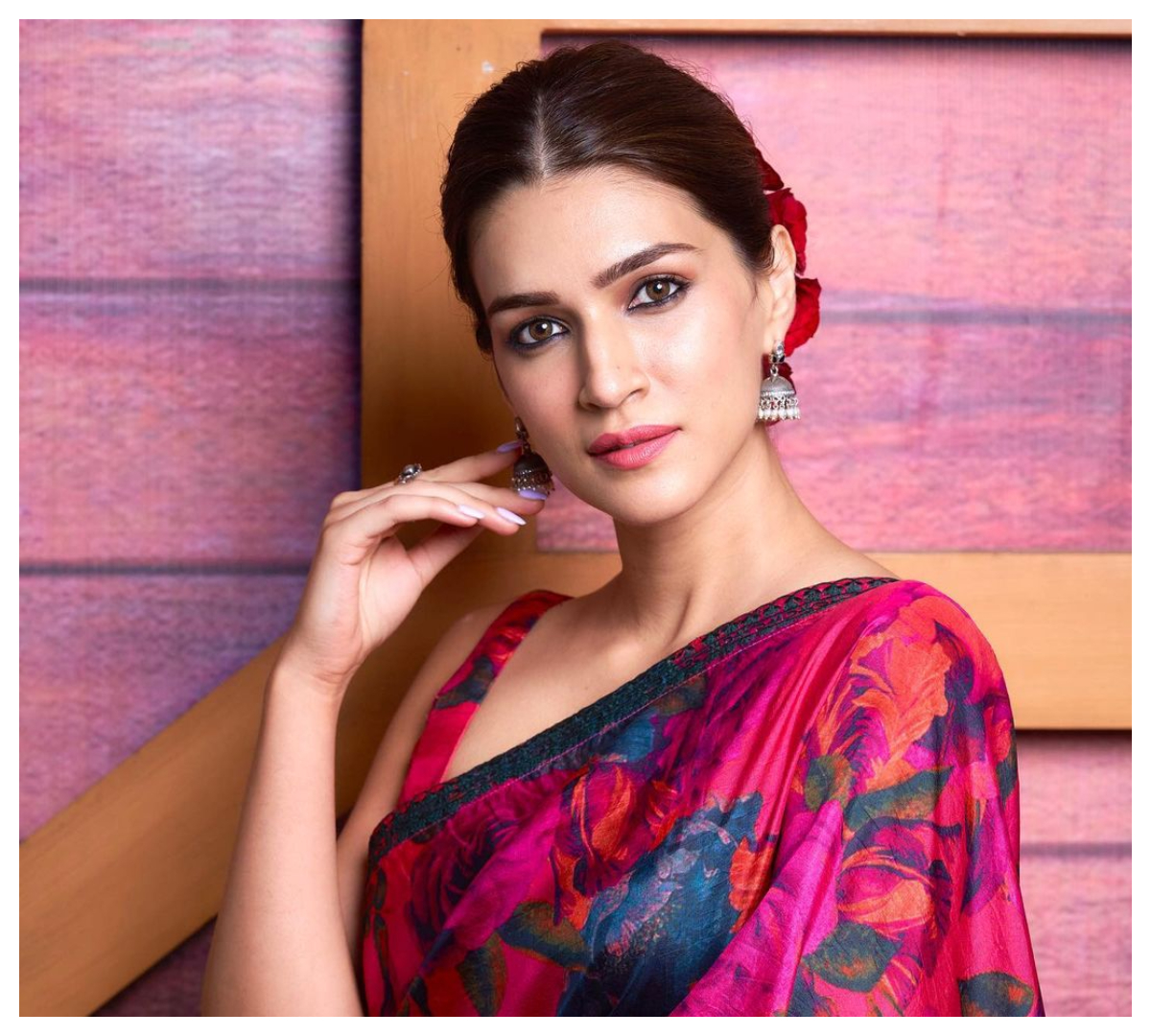 Kriti Sanon | గులాబీ కలర్ శారీలో కృతి సనన్ కిల్లింగ్ లుక్…