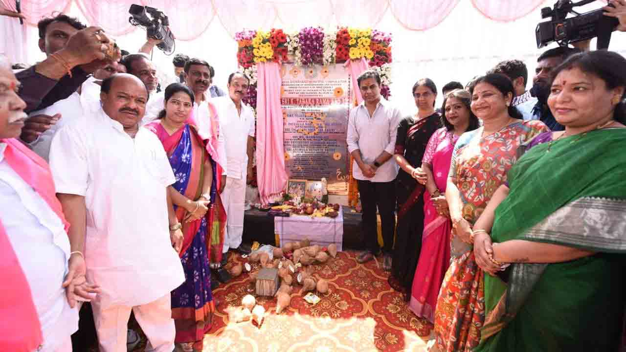 ట్రాఫిక్ క‌ష్టాలు తీర్చేందుకే ఫ్లై ఓవ‌ర్లు, అండ‌ర్ పాస్‌లు : మంత్రి కేటీఆర్