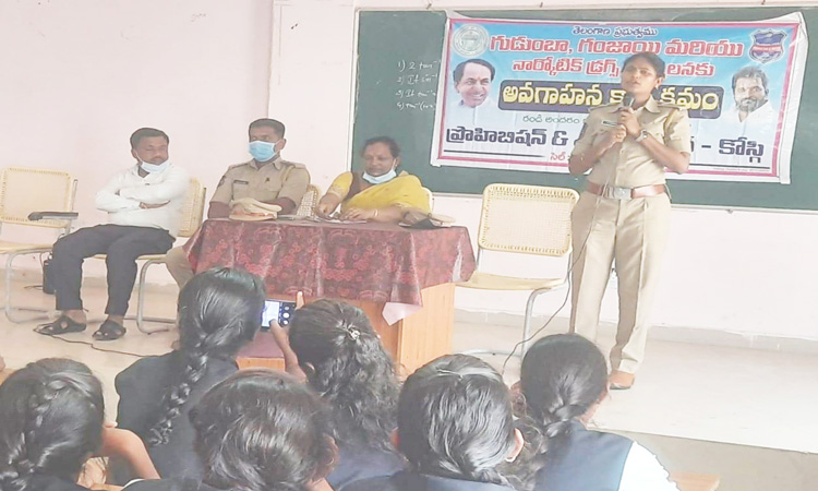 సైబర్‌ నేరాలపై అవగాహన ఉండాలి