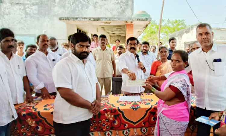 ప్రభుత్వ పథకాలు దేశానికే ఆదర్శం