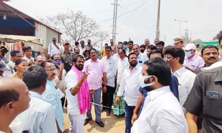 చిరువ్యాపారుల ఉపాధికి భరోసా