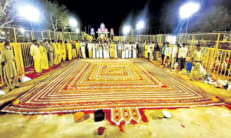 పట్నం.. పరవశం