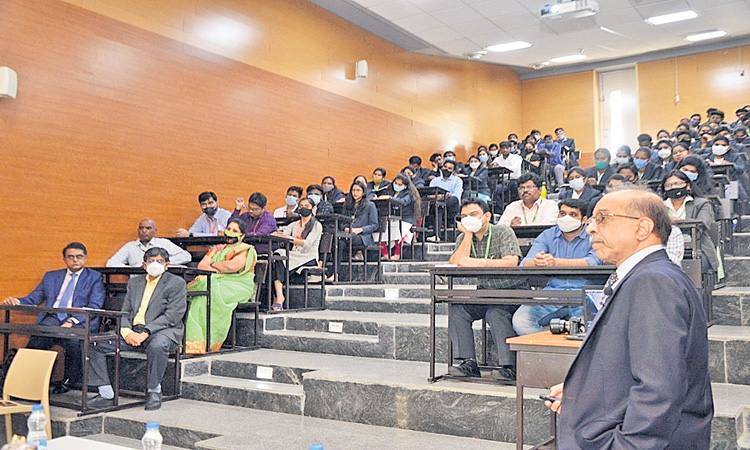 ఎన్‌ఎంసీలకు దీటుగా దేశీయ కంపెనీలు