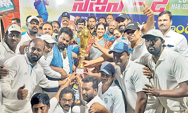 క్రీడల్లో గెలుపోటములు సహజం