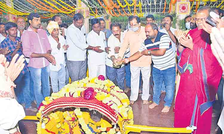 వెళ్లొస్తాం.. మళ్లొస్తాం