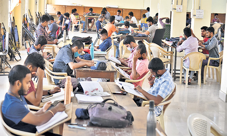 ప్రభుత్వ కొలువు.. ప్రణాళికతో చదువు