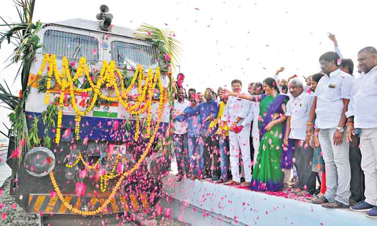 రైలొచ్చింది…