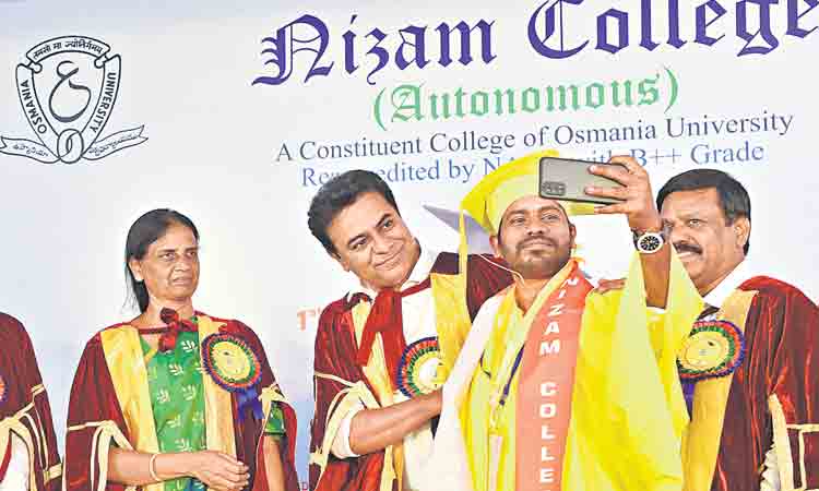 యువత వ్యాపారవేత్తలుగా ఎదగాలి