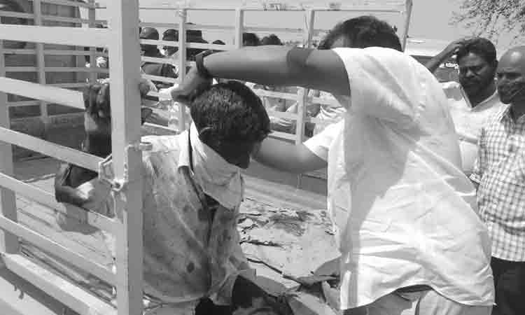 మాన‌వ‌త్వం చాటుకున్న ఎమ్మెల్యే క్రాంతి కిర‌ణ్‌