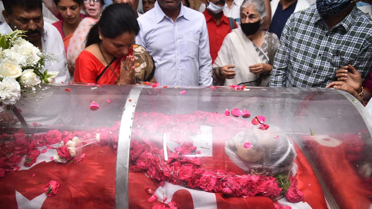 తెలంగాణలో గొప్ప యోధురాలి శకం ముగిసింది: ఎమ్మెల్సీ కవిత