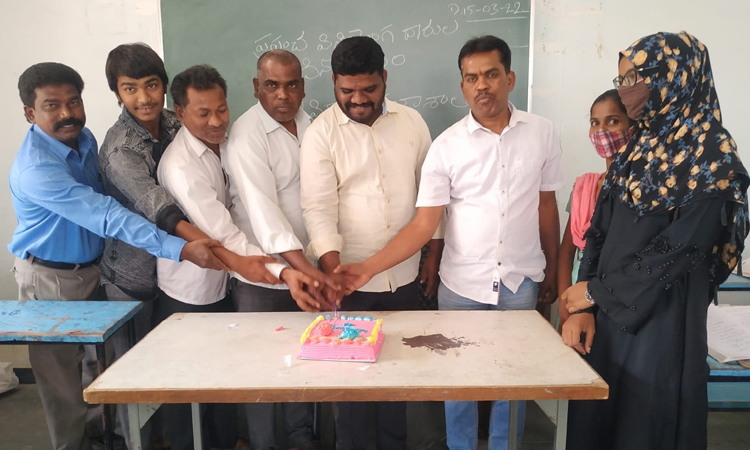 హక్కులపై అవగాహన కలిగిఉండాలి