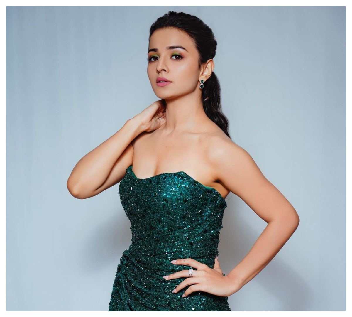 Mahima Makwana | గ్రీన్‌ గౌన్‌లో మహిమ మక్వానా హొయలు..