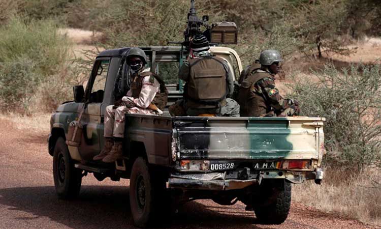 మిలిటరీ క్యాంప్‌పై ఉగ్రవాద దాడి.. 27 మంది సైనికులు మృతి