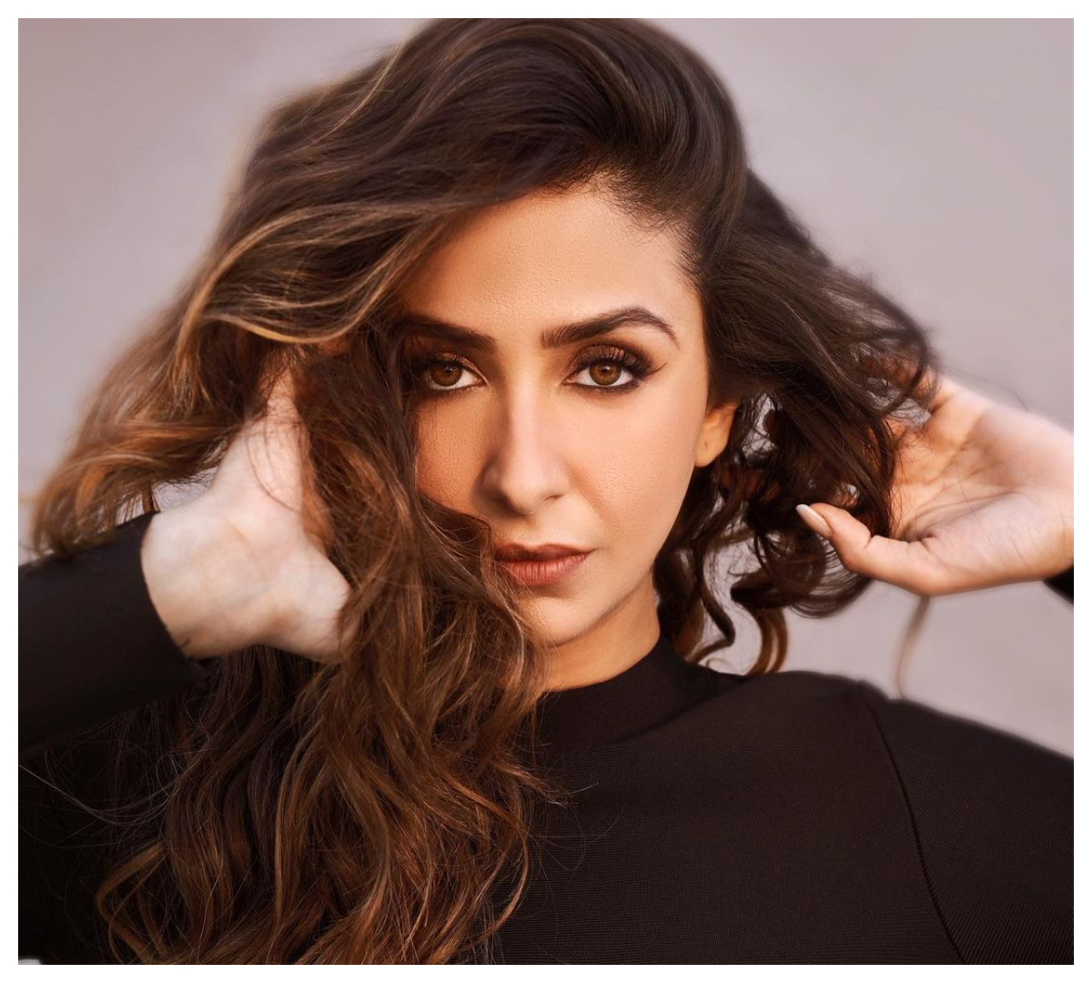 Malvika Raaj | బ్లాక్ క‌ల‌ర్‌ టైట్‌ఫిట్ డ్రెస్‌లో కవ్విస్తున్న మాళవిక రాజ్..