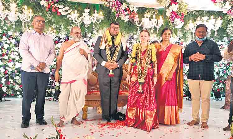 ముప్పు తప్పించిన రిసెప్షన్‌