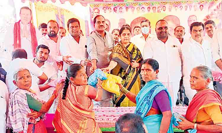 ఊరూరా ఎమ్మెల్యే పుట్టినరోజు వేడుకలు