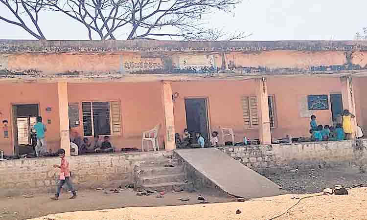 ఆంగ్లంలో..ఆ బడి ఆదర్శం