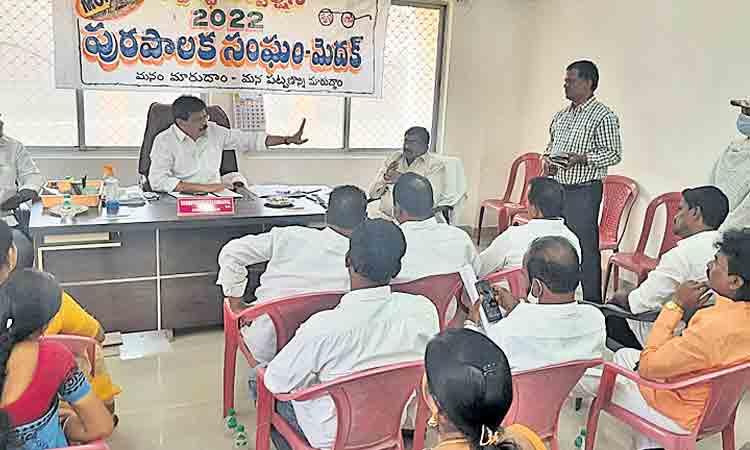 అక్రమ నిర్మాణాలను అడ్డుకోవాలి