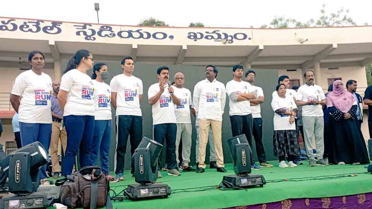 మహిళల భద్రతే ప్రభుత్వ లక్ష్యం.. షీ-టీమ్స్ జెండర్ ఈక్వాలిటీ రన్ ప్రారంభించిన మంత్రి పువ్వాడ.