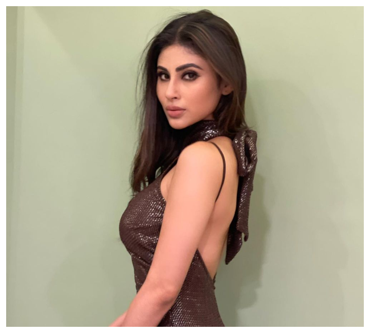 Mouni Roy | అందాల‌తో అద‌ర‌గొడుతున్న మౌనీ రాయ్‌..