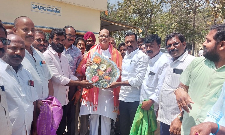 మండలి చైర్మన్‌గుత్తాకు సన్మానం