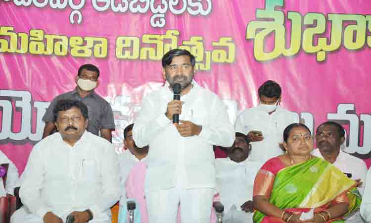 మహిళా రక్షకుడు సీఎం కేసీఆర్‌