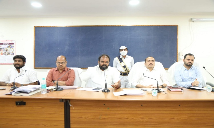 పట్టణాభివృద్ధికి ప్రజలంతా సహకరించాలి