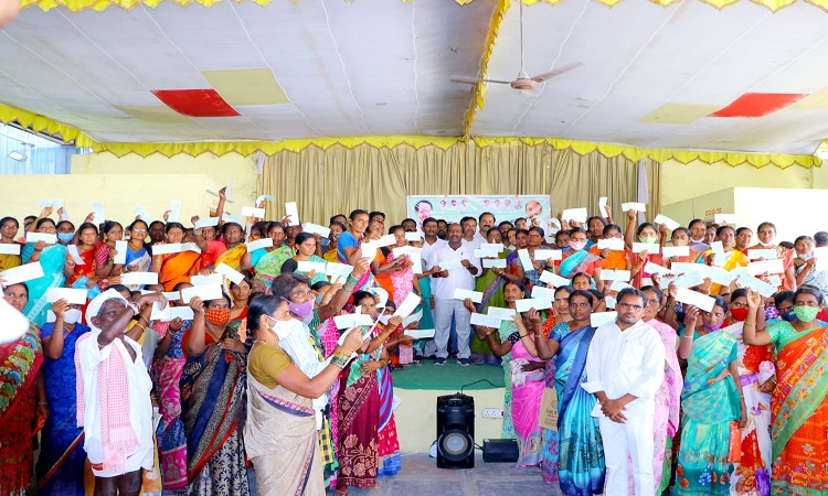 అన్ని వర్గాల అభ్యున్నతికి సీఎం కేసీఆర్‌ కృషి