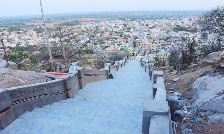 యాదాద్రిలో తుదిమెరుగులు