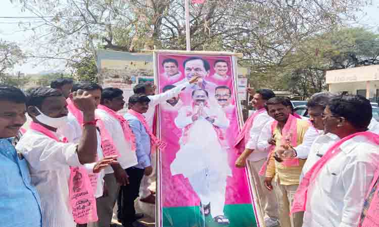 దళిత బంధుకు నిధుల కేటాయింపుపై హర్షం