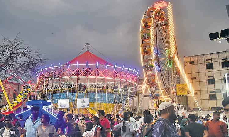 నుమాయిష్‌లో… సందడే సందడి