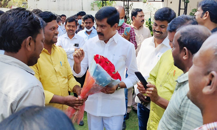 పేస్కేల్‌ ప్రకటనపై సెర్ప్‌ ఉద్యోగుల హర్షం