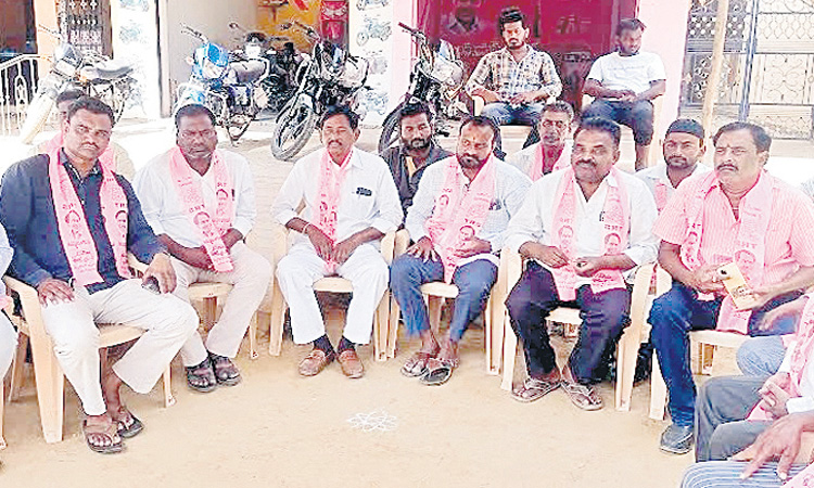 మత రాజకీయాలతో ప్రజలను రెచ్చగొట్టొద్దు