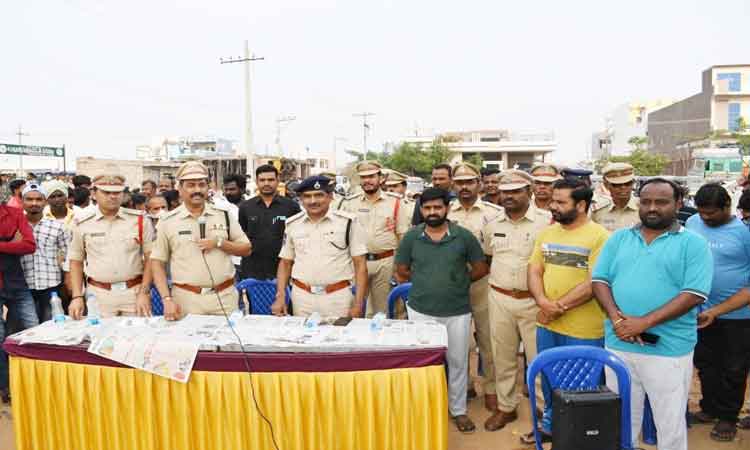 కామారెడ్డి, బాన్సువాడలో కార్డన్‌ సెర్చ్‌