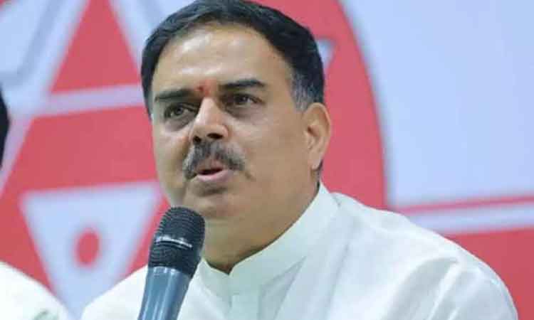 సినిమా పెద్దల వైఖరి మారాల్సిందే! : నాదెండ్ల మనోహర్‌ ఘాటు వ్యాఖ్య