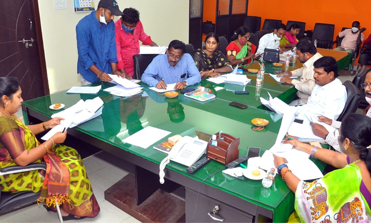 బ్యాక్‌లాగ్‌ అడ్మిషన్ల భర్తీలో పారదర్శకత పాటించాలి