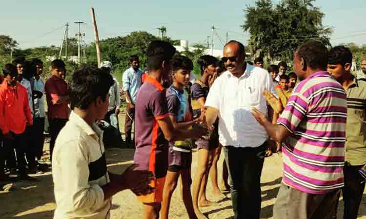 క్రీడలు స్నేహభావాన్ని పెంపొందిస్తాయి