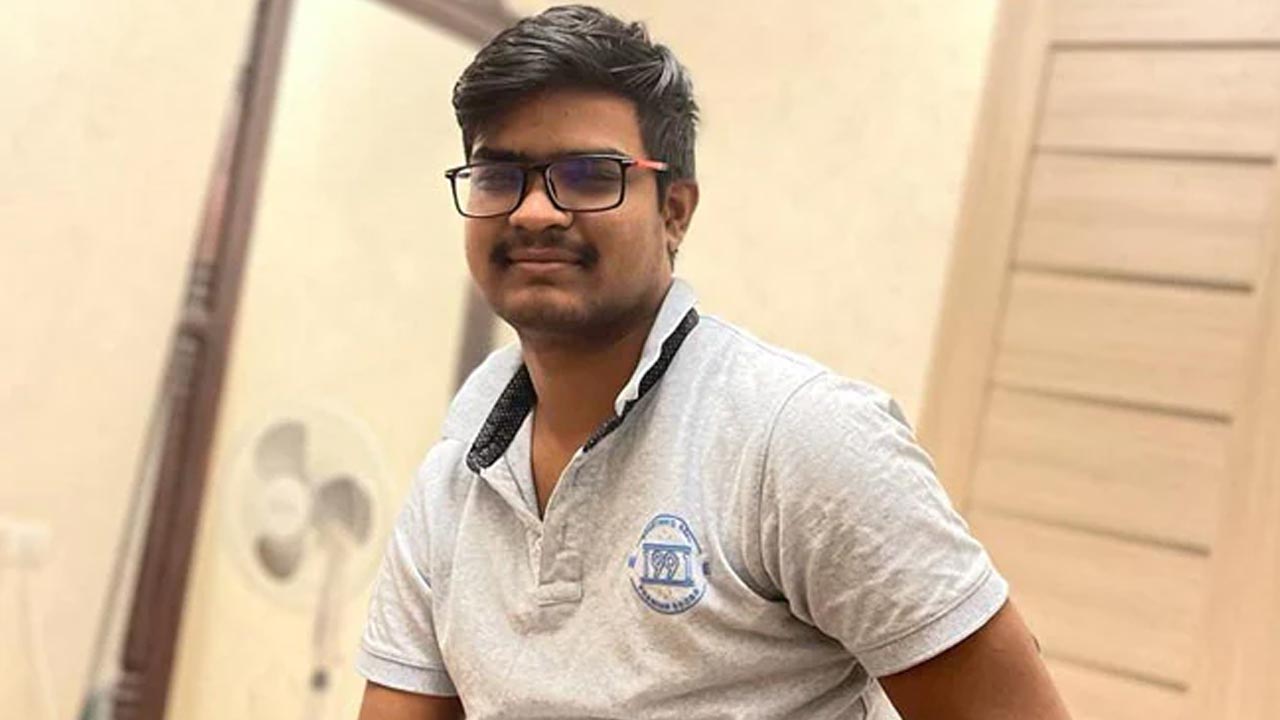 ఉక్రెయిన్‌ నుంచి బెంగళూరుకు చేరిన నవీన్‌ భౌతికకాయం.. నివాళులర్పించిన సీఎం