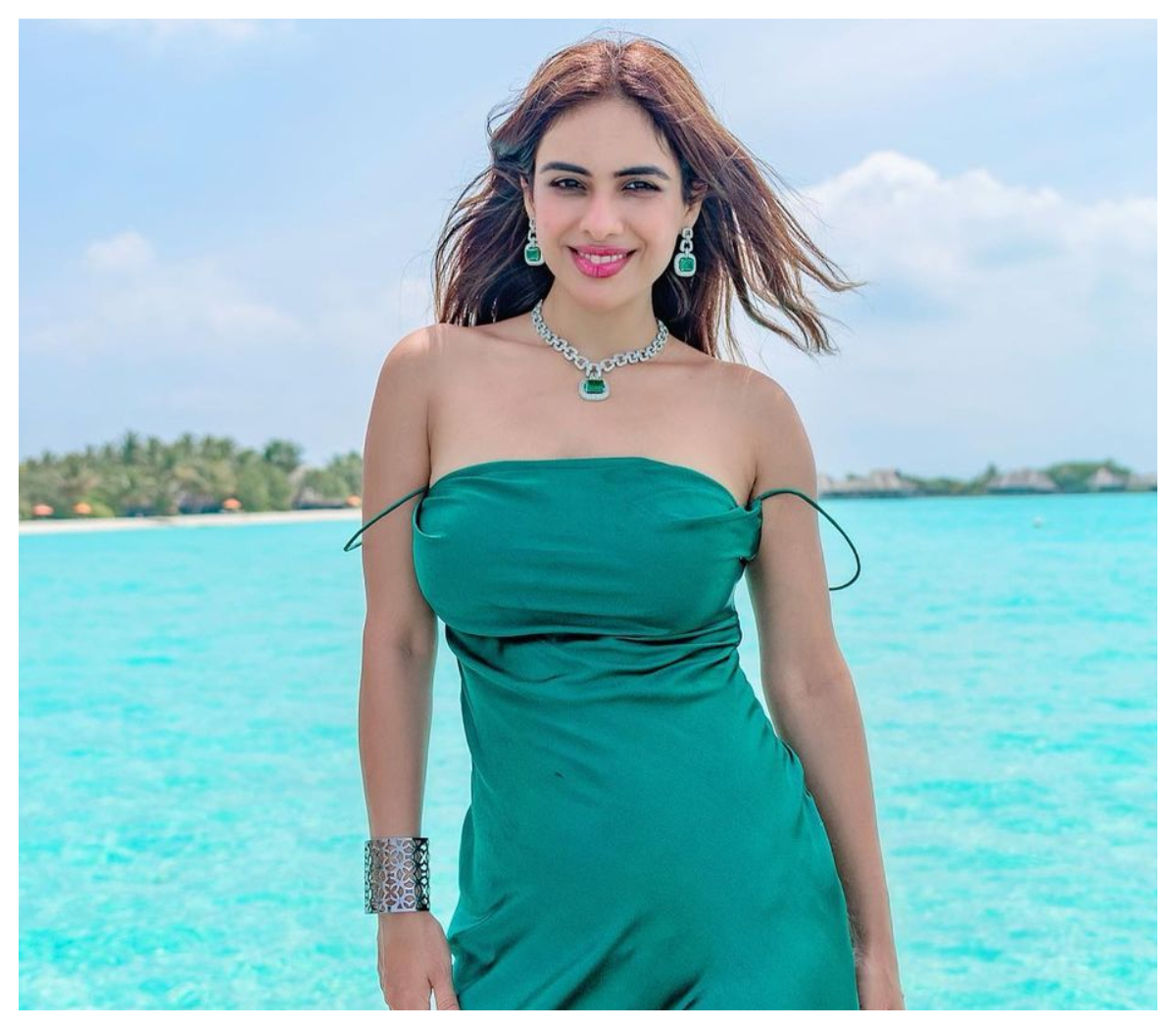 Neha Malik | సాగర తీరాన అందాలతో కనువిందు చేస్తున్న నేహా మాలిక్..