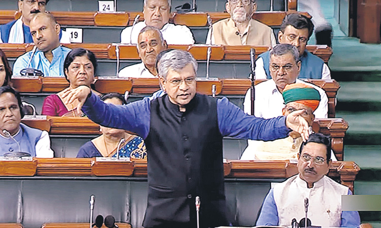 రైల్వేలో ఖాళీలు 2,98,428