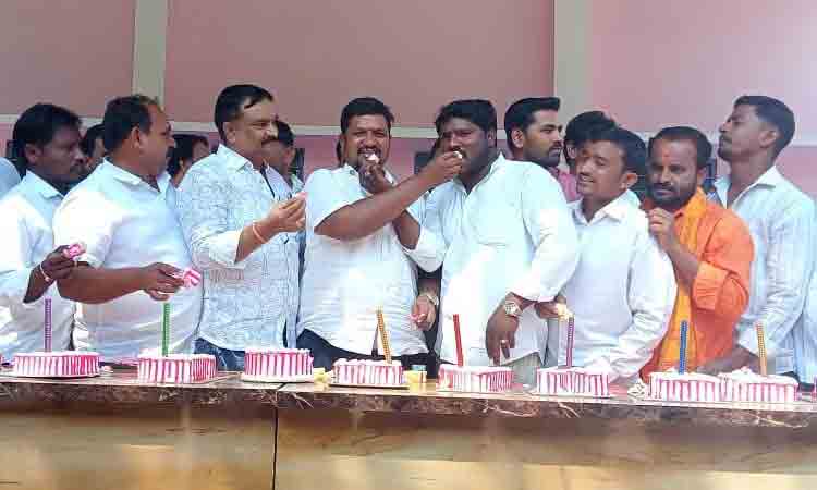 ఘనంగా ఆర్మూర్‌ ఎమ్మెల్యే జీవన్‌రెడ్డి జన్మదిన వేడుకలు