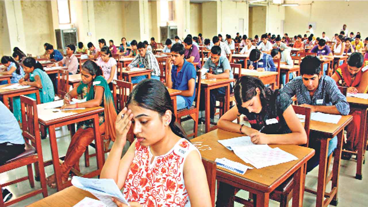 ప్రభుత్వ కొలువు.. ప్రణాళికతో చదువు