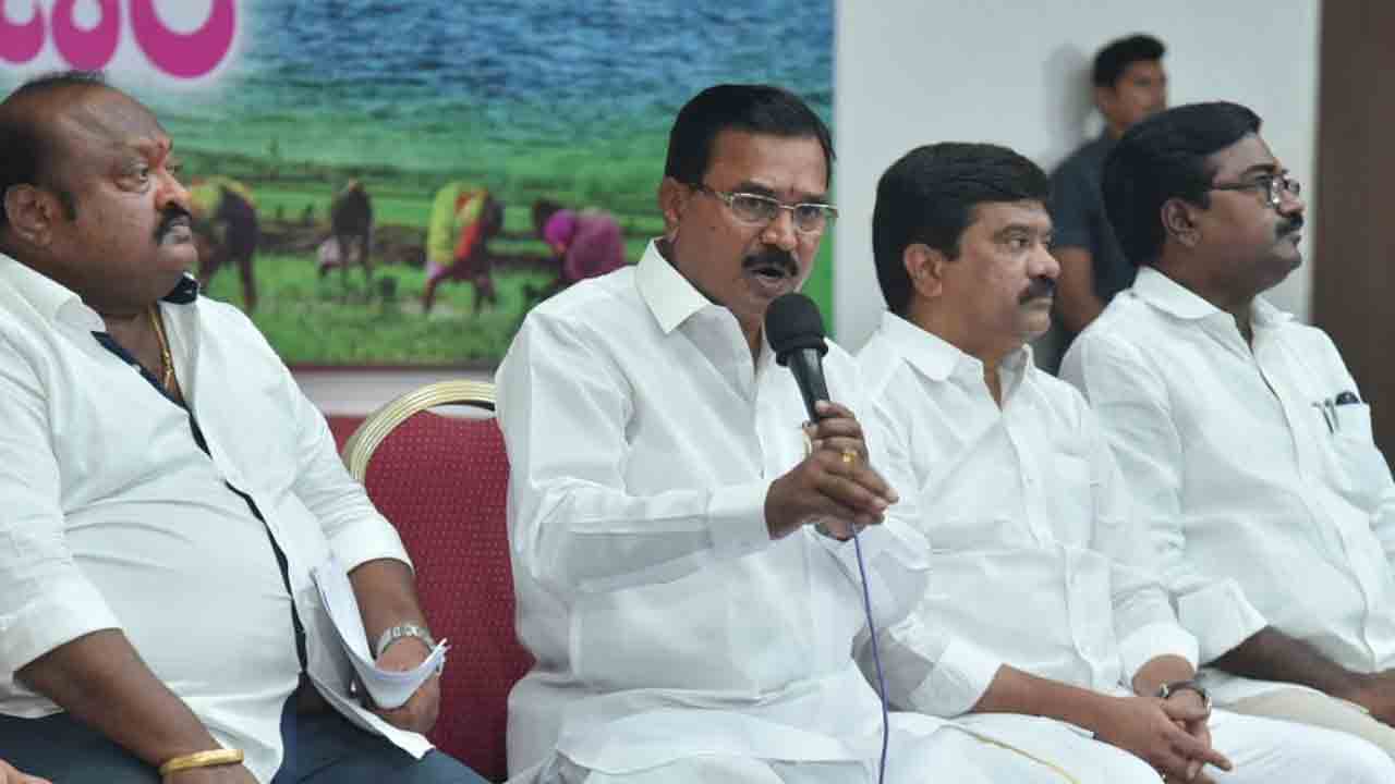 ఉగాది త‌ర్వాత ఉద్య‌మ‌మే.. కేసీఆరే రైతుల‌కు ర‌క్ష‌ణ క‌వచం : మంత్రి నిరంజ‌న్ రెడ్డి