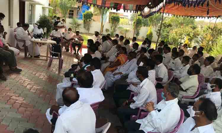 అభివృద్ధి పనుల్లో వేగం పెంచండి