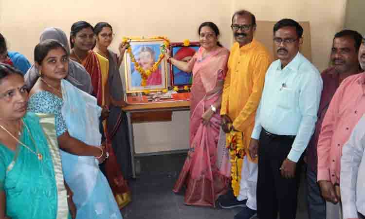 సావిత్రీబాయి ఫూలేకు ఘన నివాళి